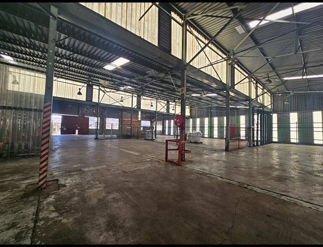 9,058M² WAREHOUSE FOR SALE IN TUNNEY